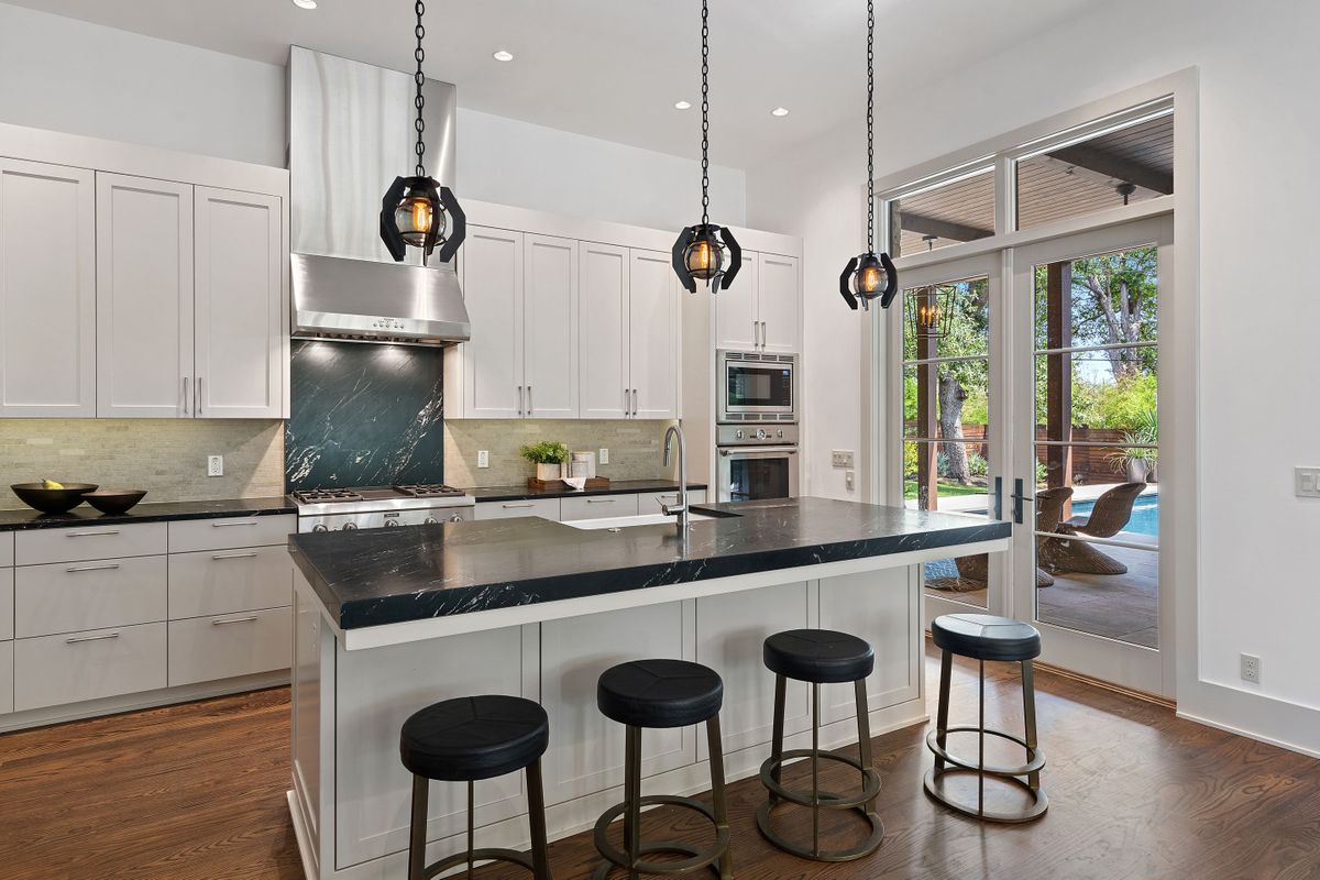 1901 Vista Lane