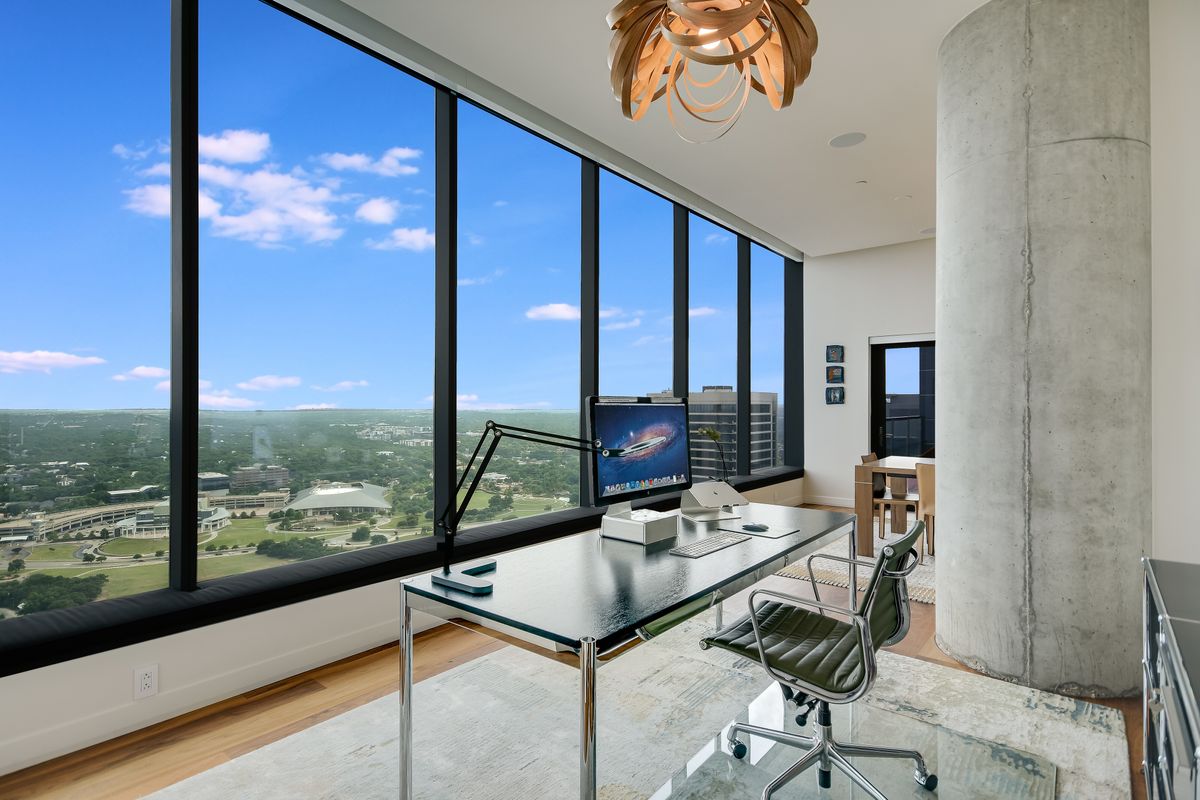 210 Lavaca St 3302