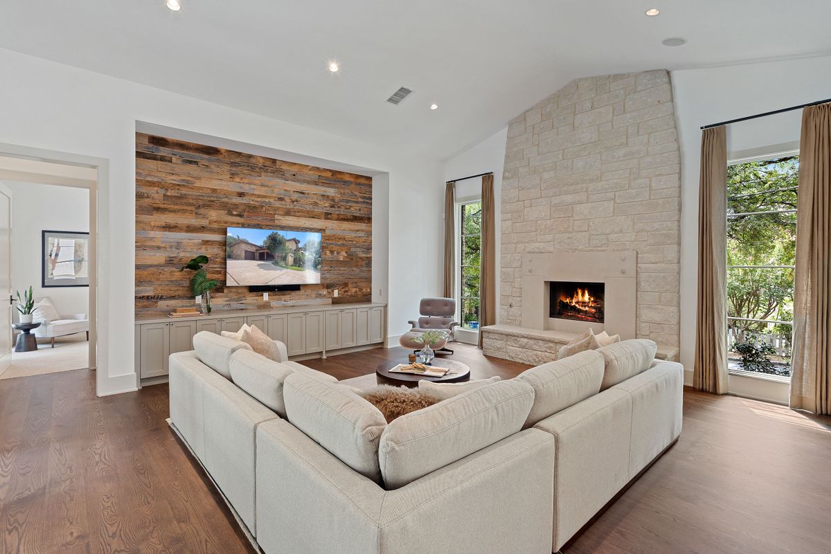 1901 Vista Lane