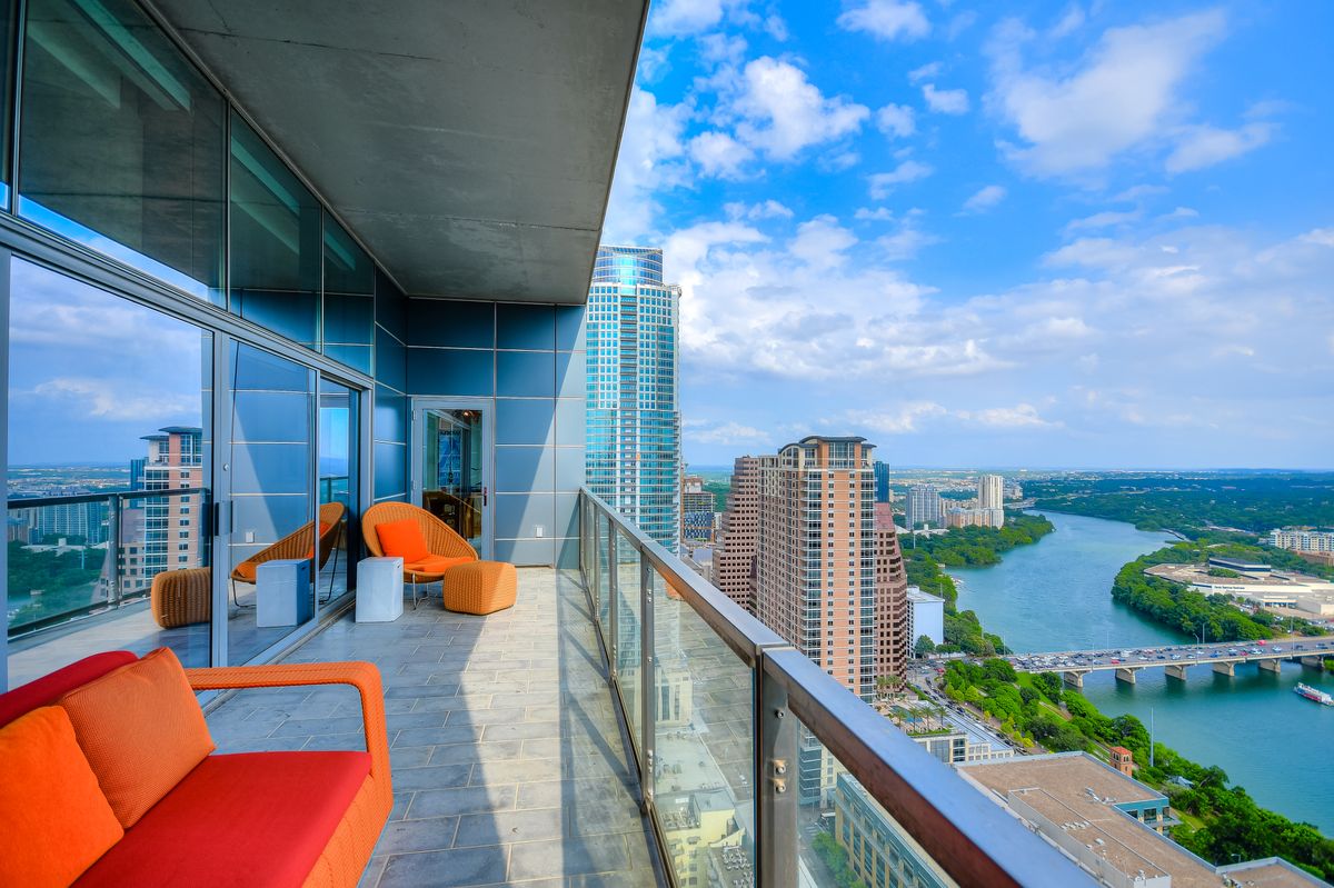 210 Lavaca St 3302