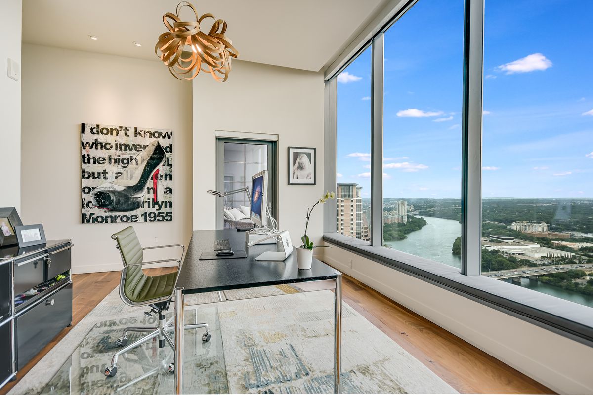 210 Lavaca St 3302