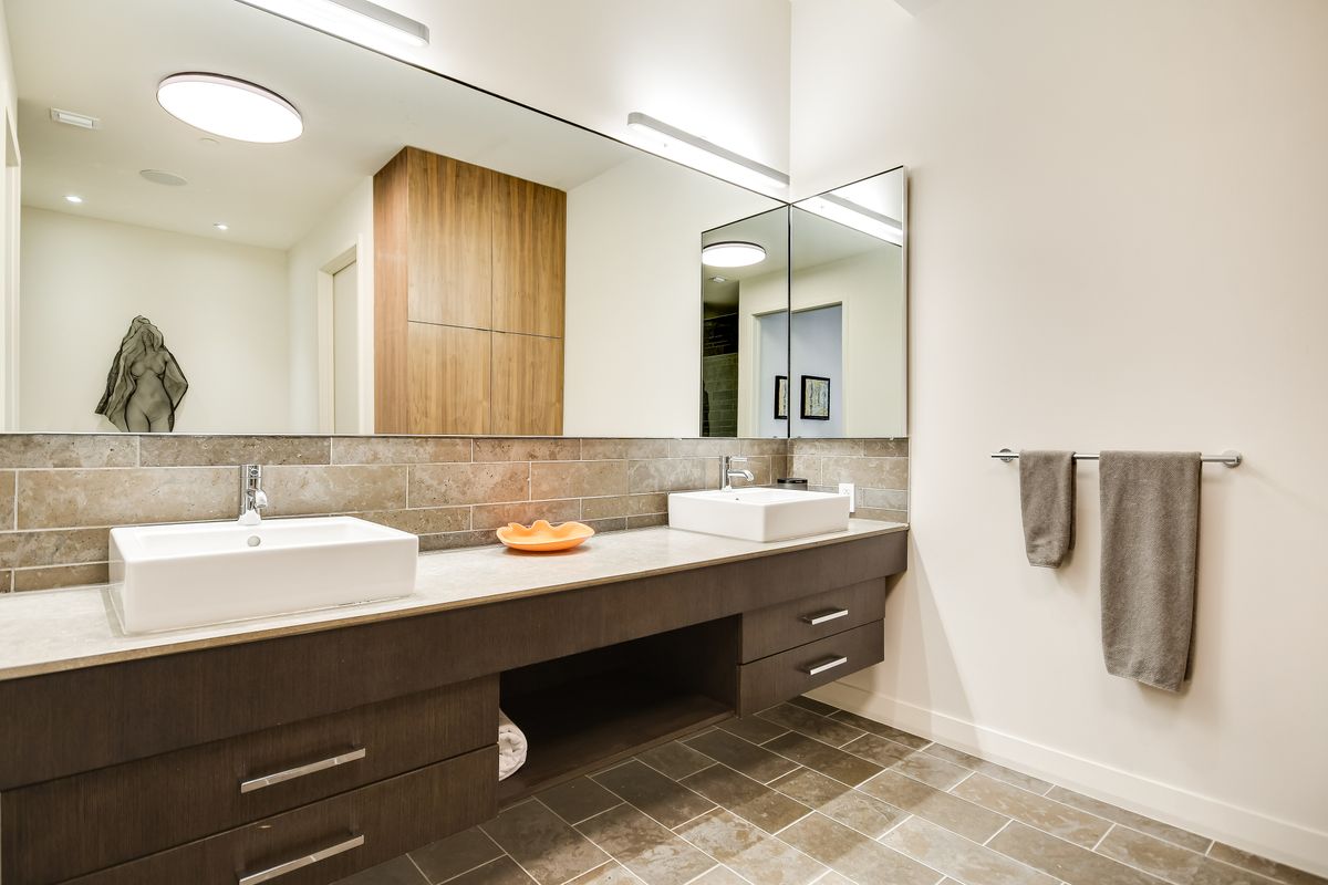 210 Lavaca St 3302