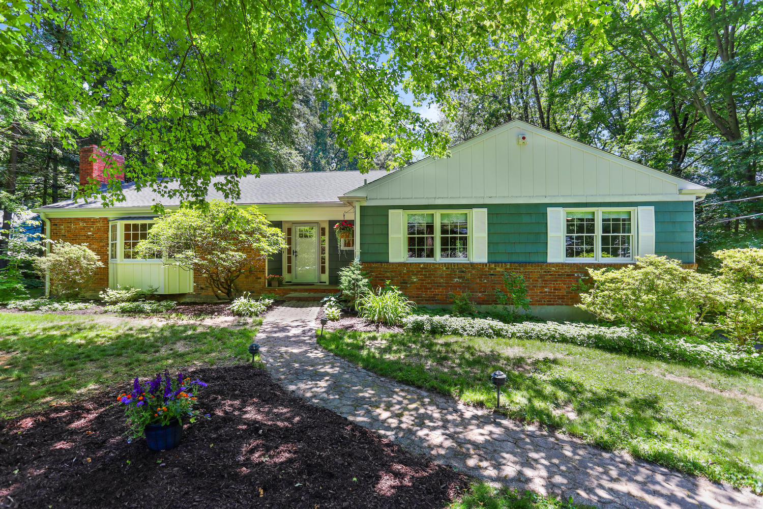 Stamford Homes and Lifestyles Geri Guzinski Realty Group