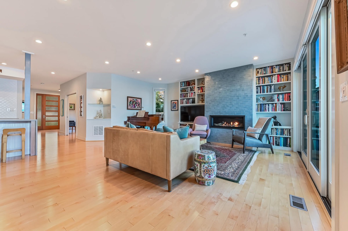 7053 Bay Front Drive