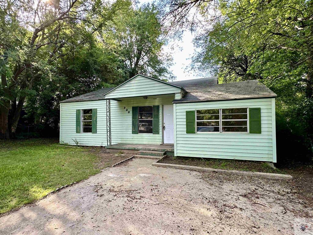 733 MacArthur