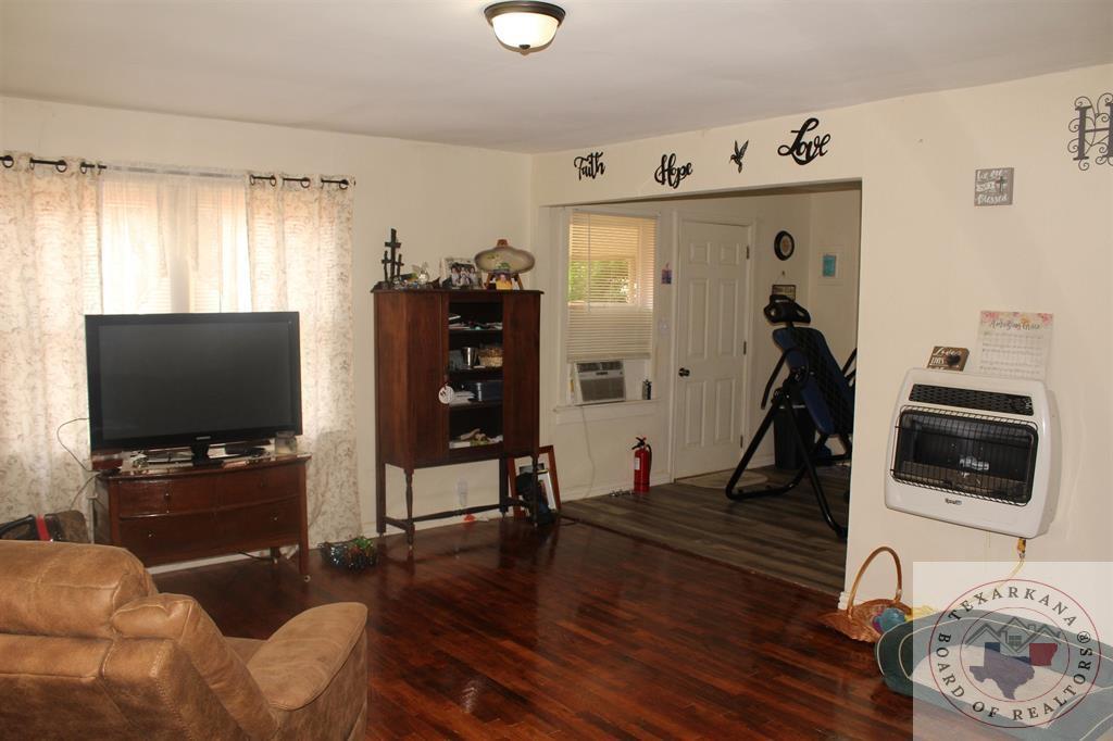 205 E Avenue A