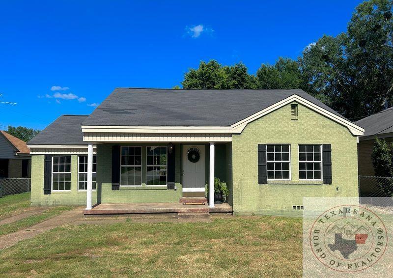 Welcome to this stunning 3-bedroom, 2-full-bathroom house. Nestled in a prime location, this home is just moments away from everything you need – shopping, dining, schools, and parks! Inside, you will discover a bright and airy open floor plan featuring a modern kitchen with a stylish island and cozy breakfast area, ideal for morning coffee or casual meals. The living area is designed for both relaxation and entertainment that leads you to a large back patio where you can unwind and enjoy the outdoors. Impeccably maintained, this property embodies the essence of fresh, clean, and new. Schedule your showing today!