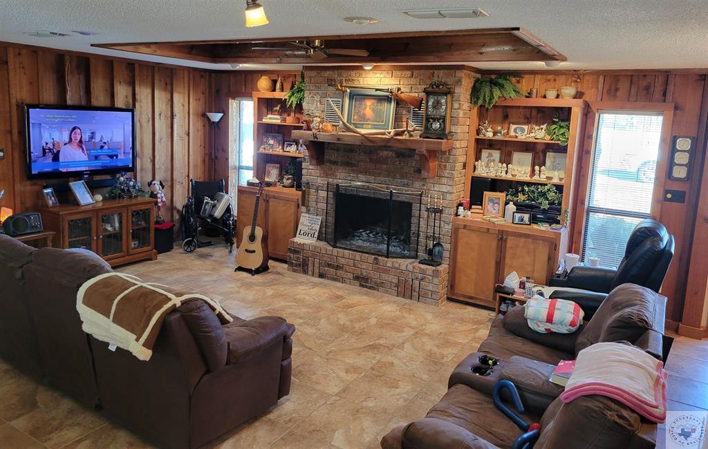 27 Hickory Oak Ln.