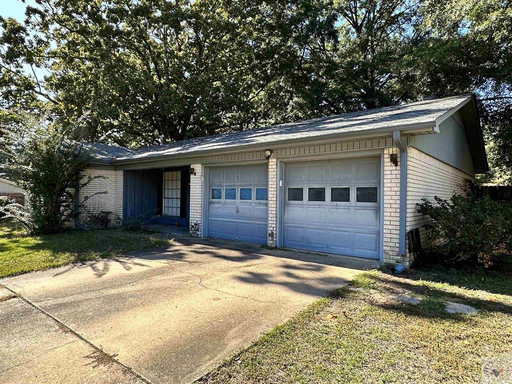 3805 Daffodil Ln.