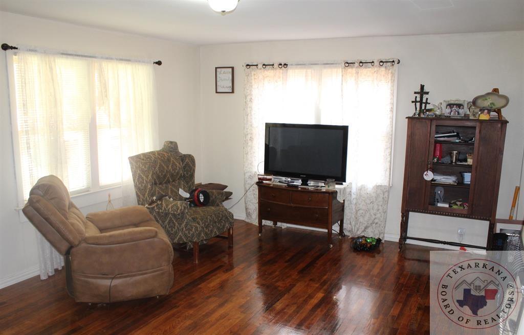 205 E Avenue A