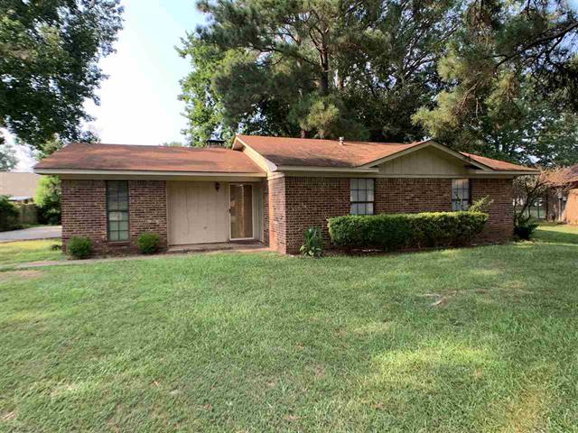 18 Village Circle