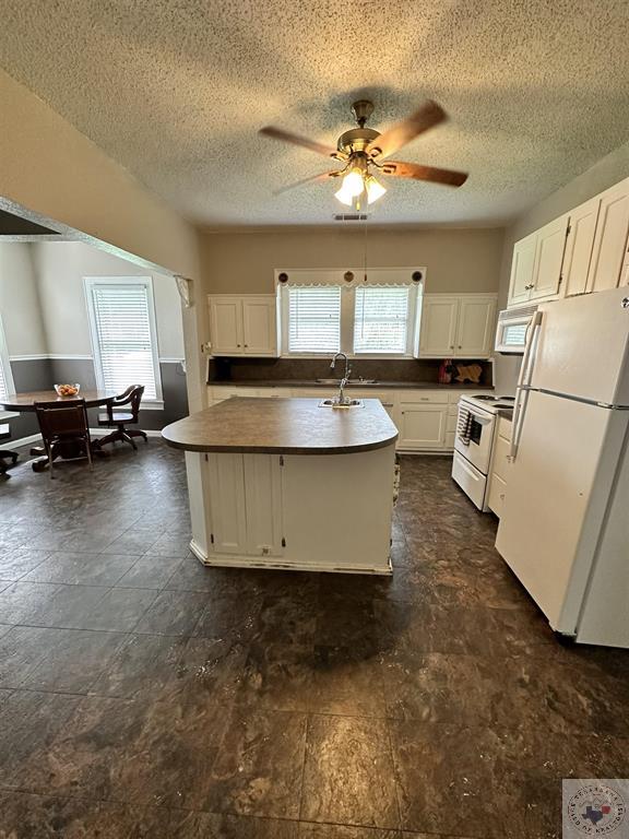 2403 Magnolia