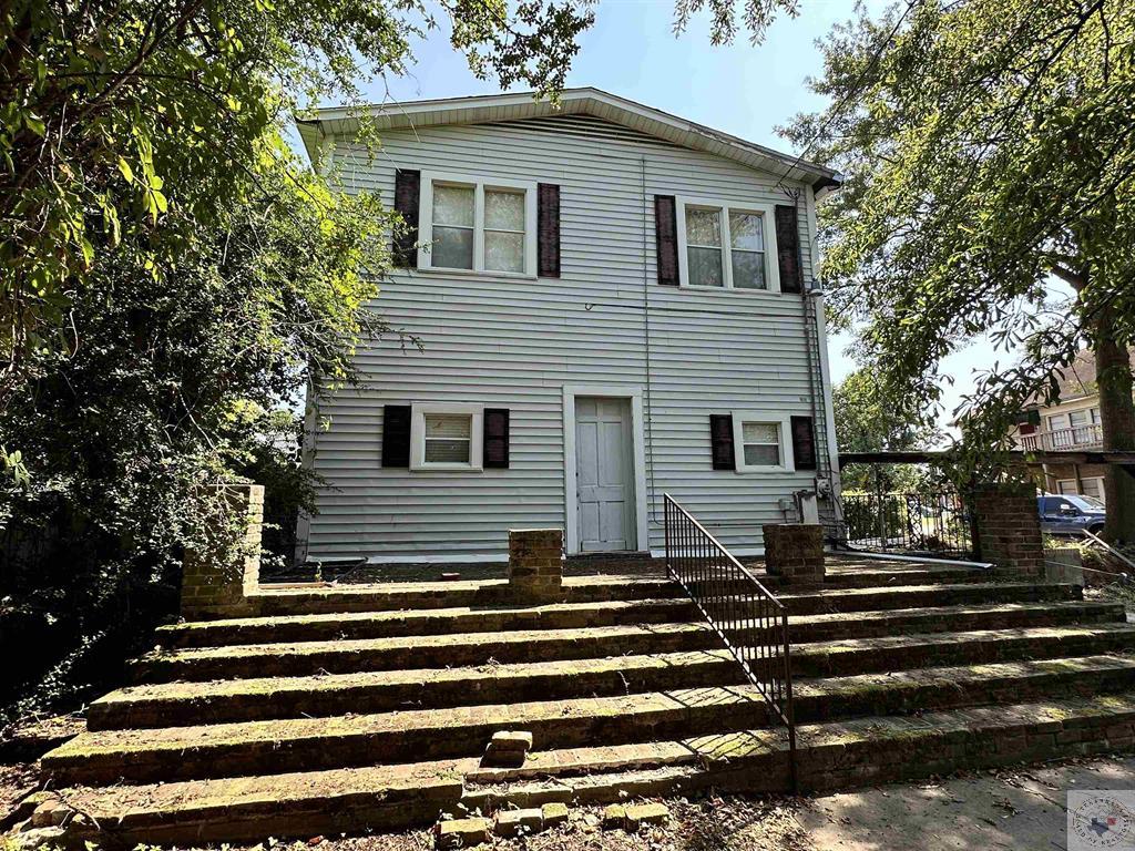 711 Olive St.