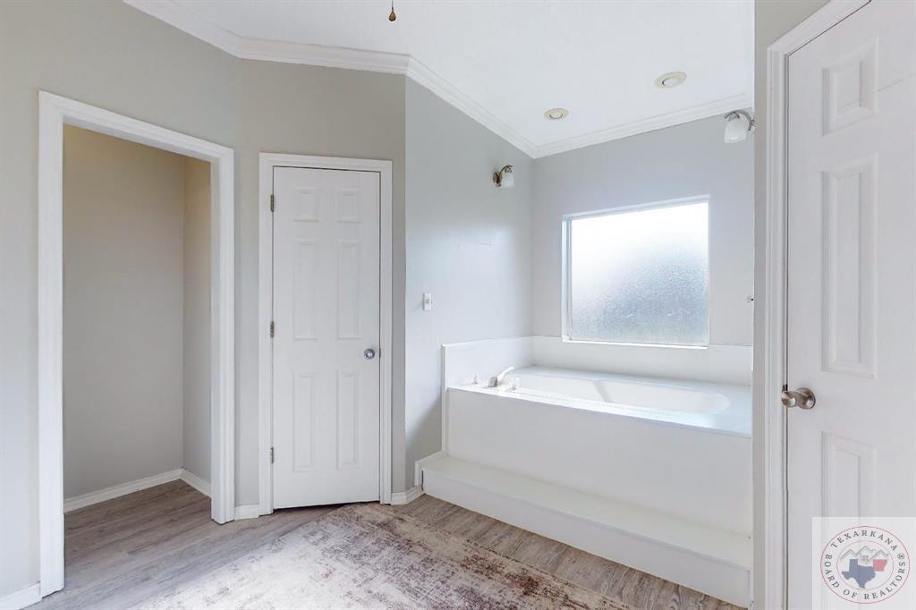 6011 Beacon Hill Dr.