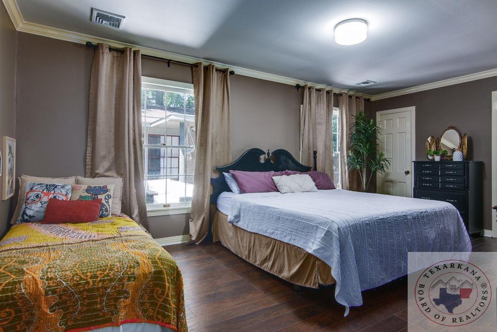 3501 Walnut St.