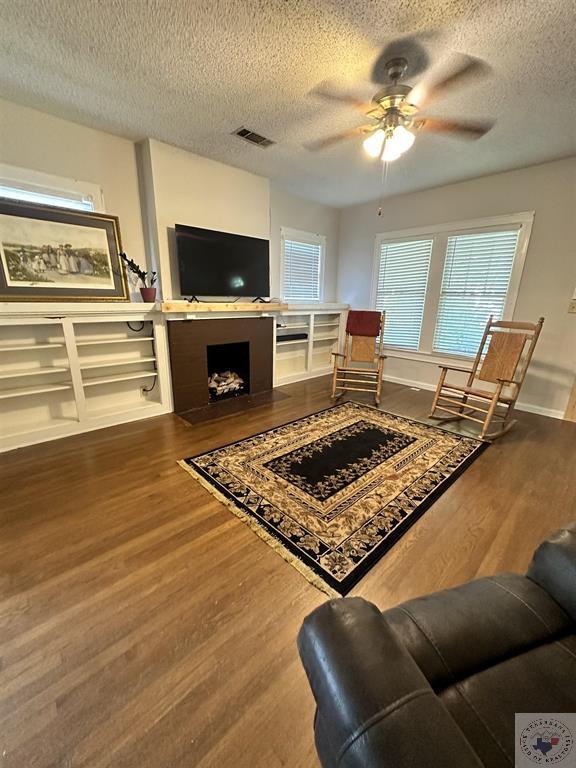 2403 Magnolia