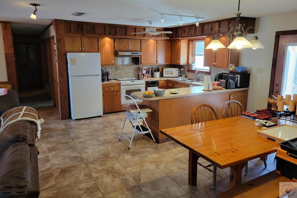 27 Hickory Oak Ln.