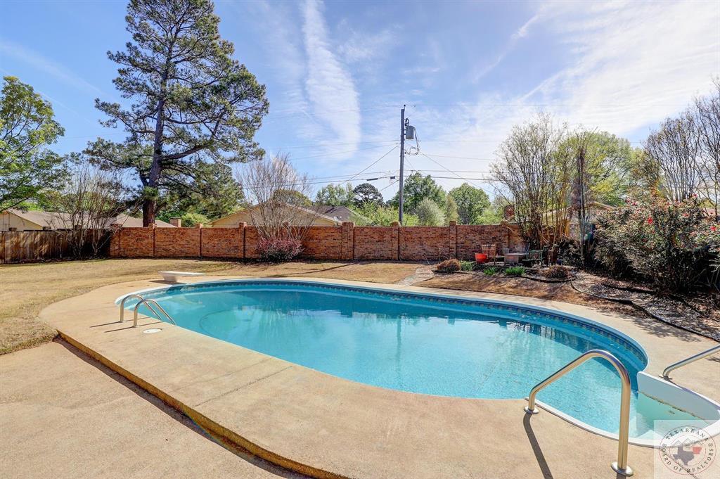 5702 Stoneridge Dr.
