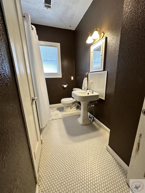 2403 Magnolia