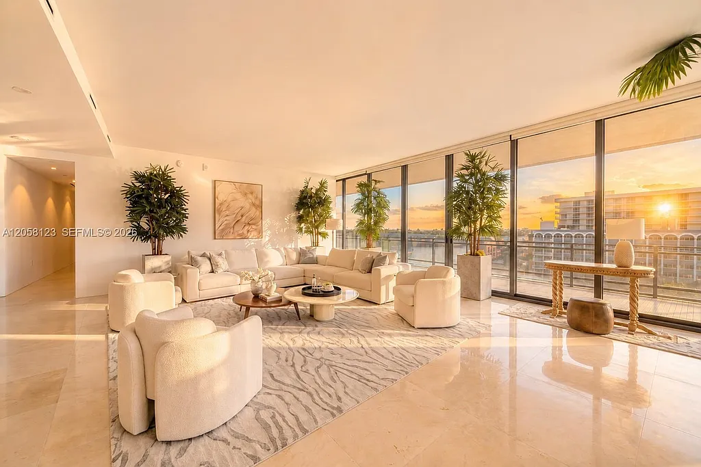 8701 Collins Ave #701