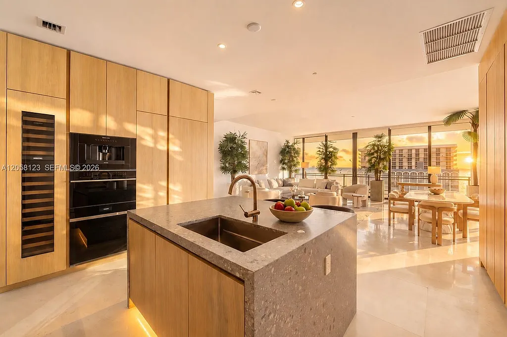 8701 Collins Ave #701