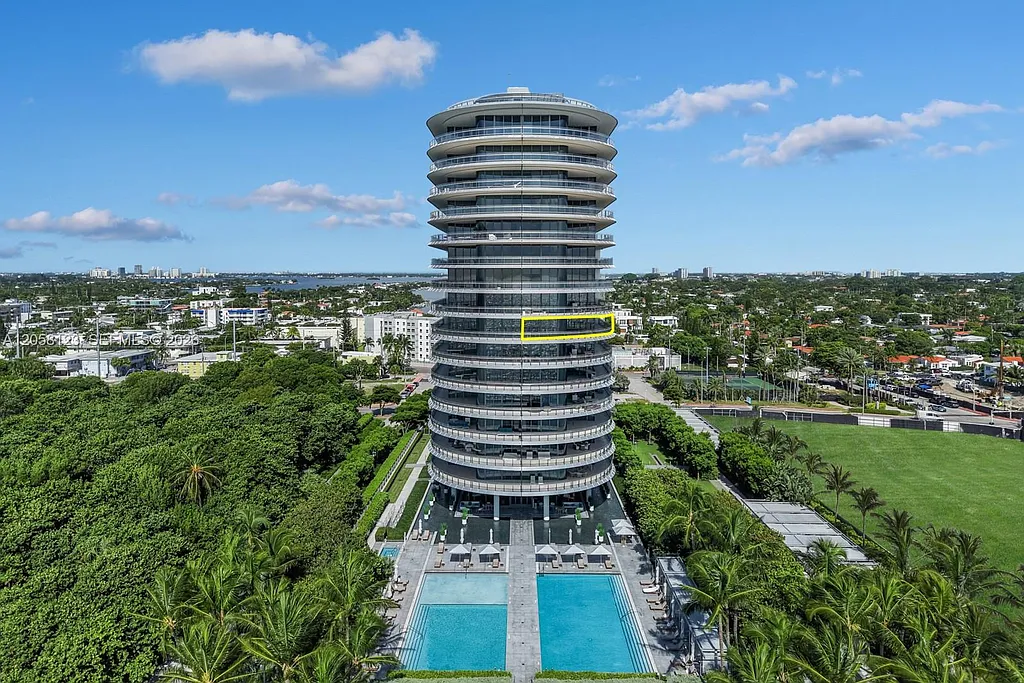 8701 Collins Ave #701