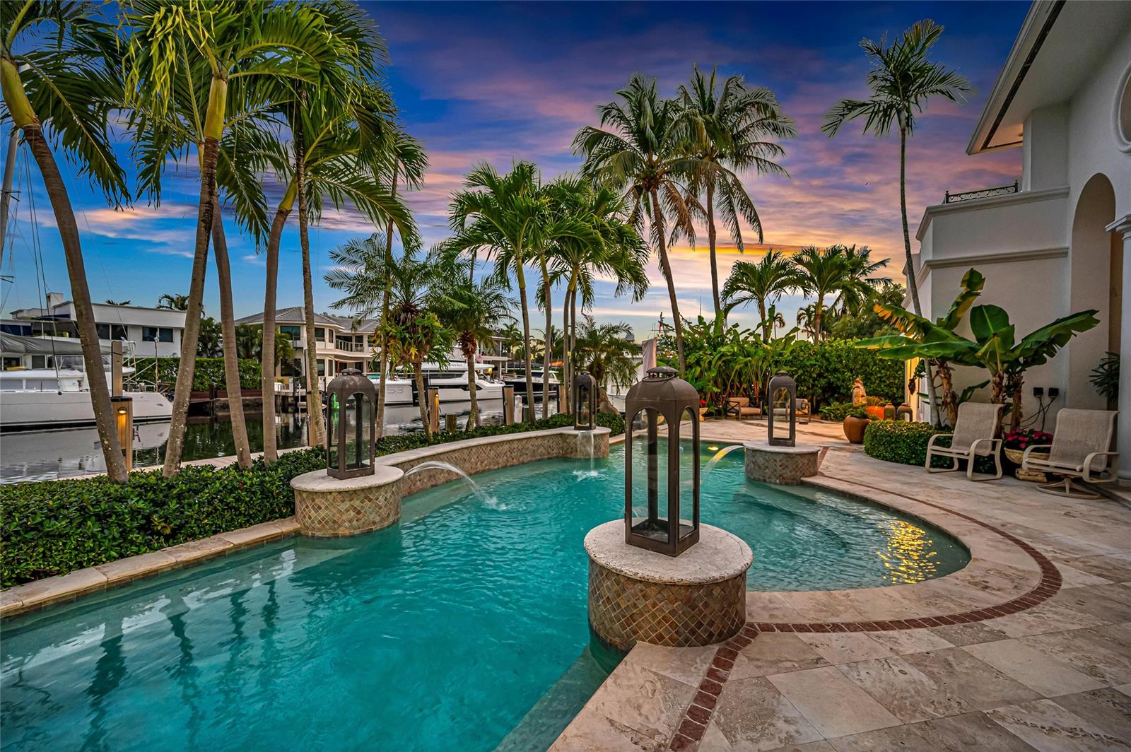 166 Royal Palm Dr