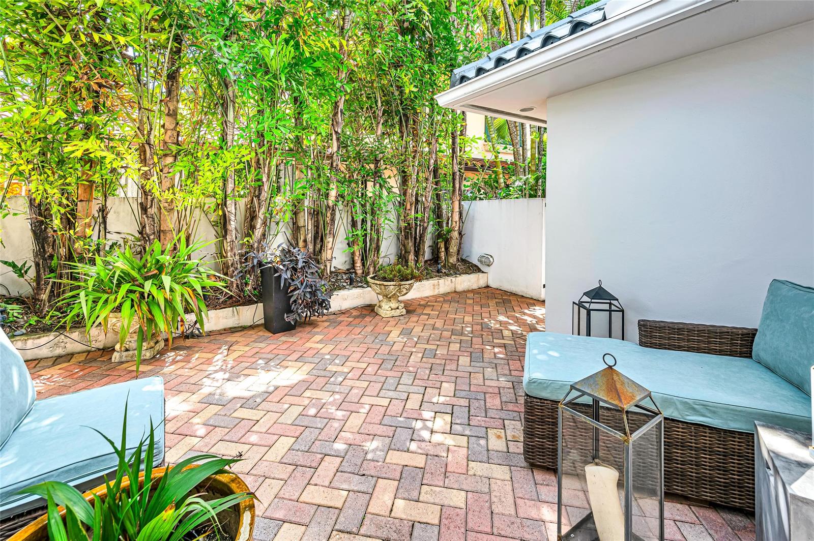 166 Royal Palm Dr