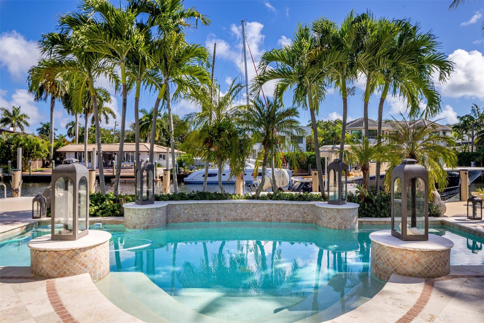 166 Royal Palm Dr