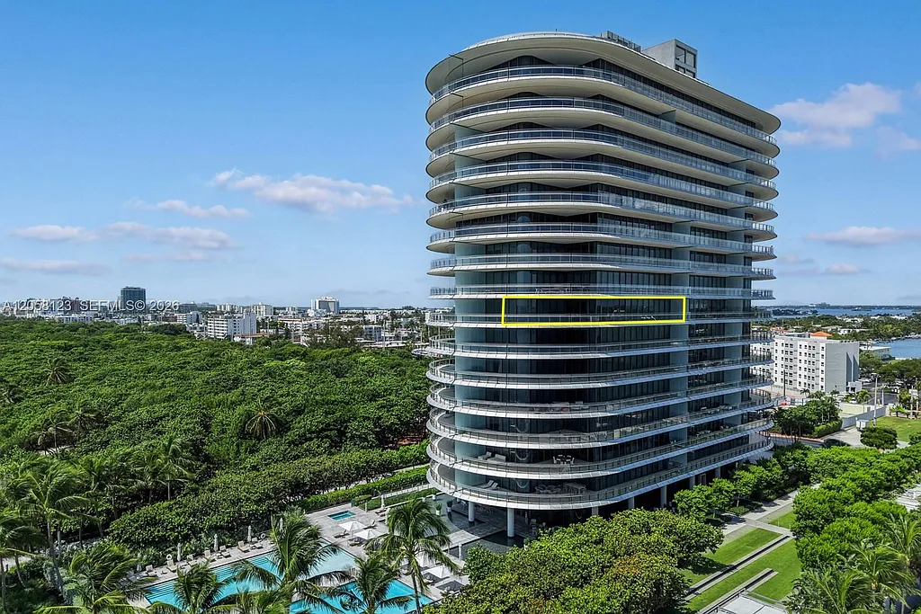 8701 Collins Ave #701