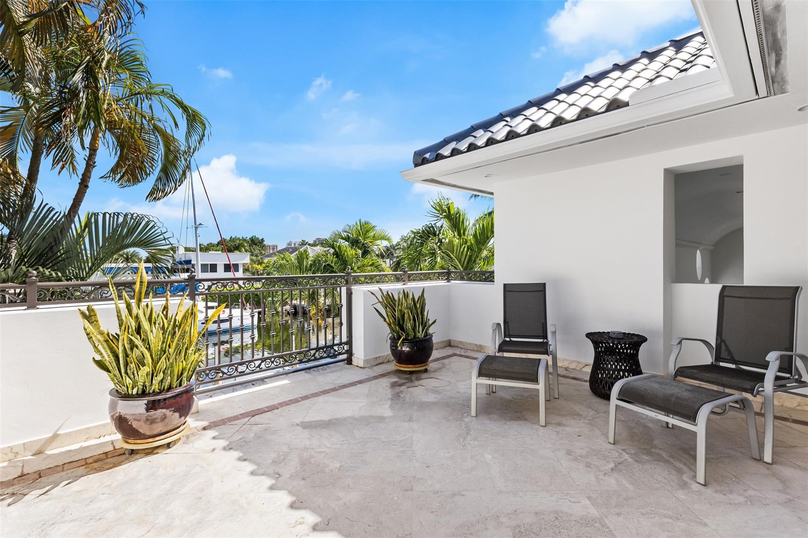 166 Royal Palm Dr
