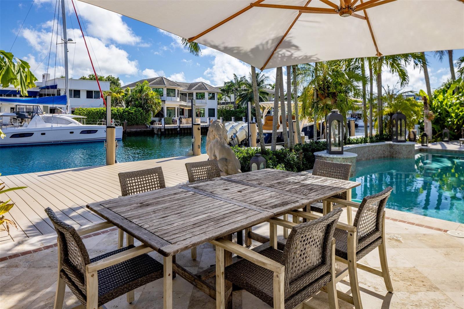 166 Royal Palm Dr