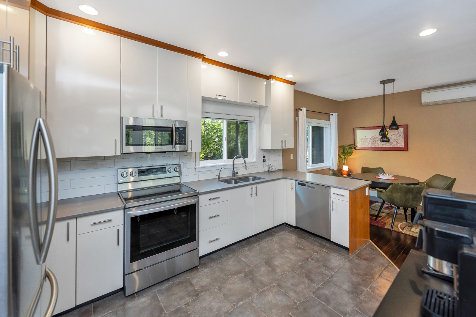 5557 East Sooke