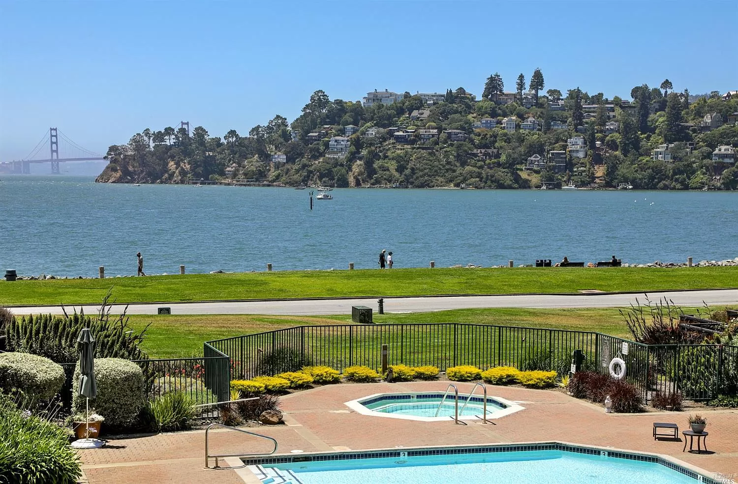 409 Paradise Dr