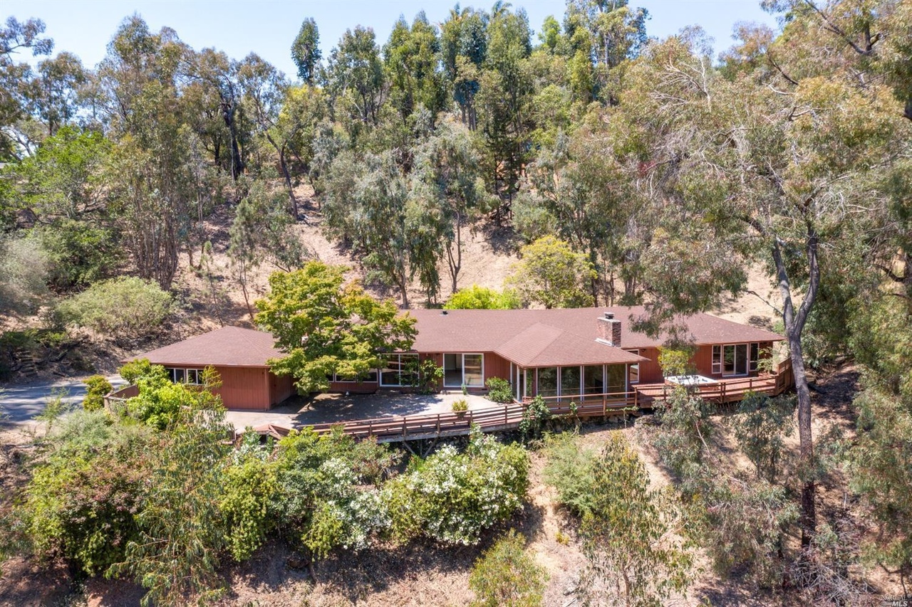 90  Sea View Dr