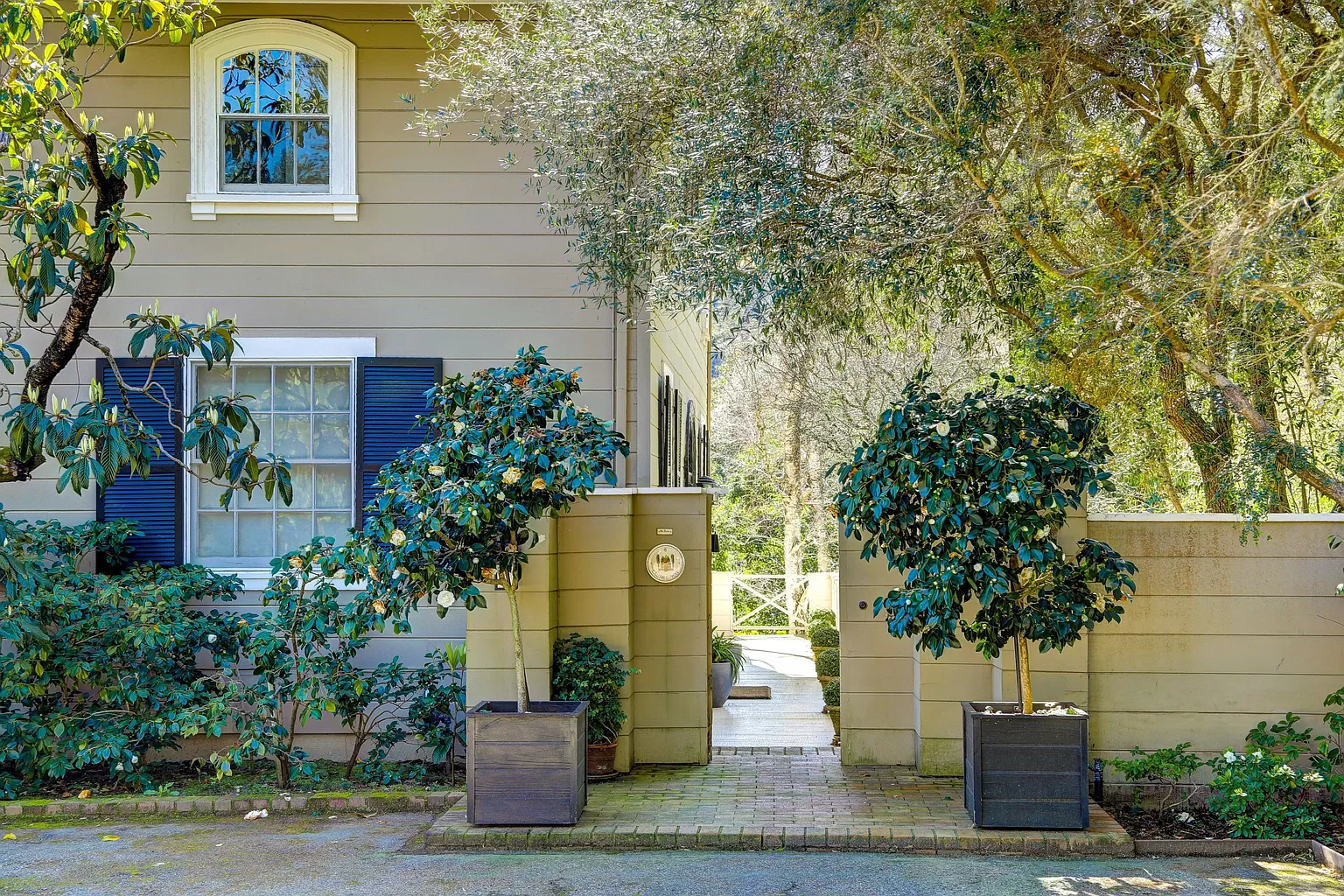 8 Laurel Way