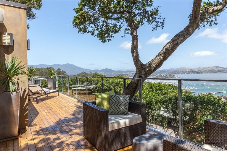 77  Toyon Ln