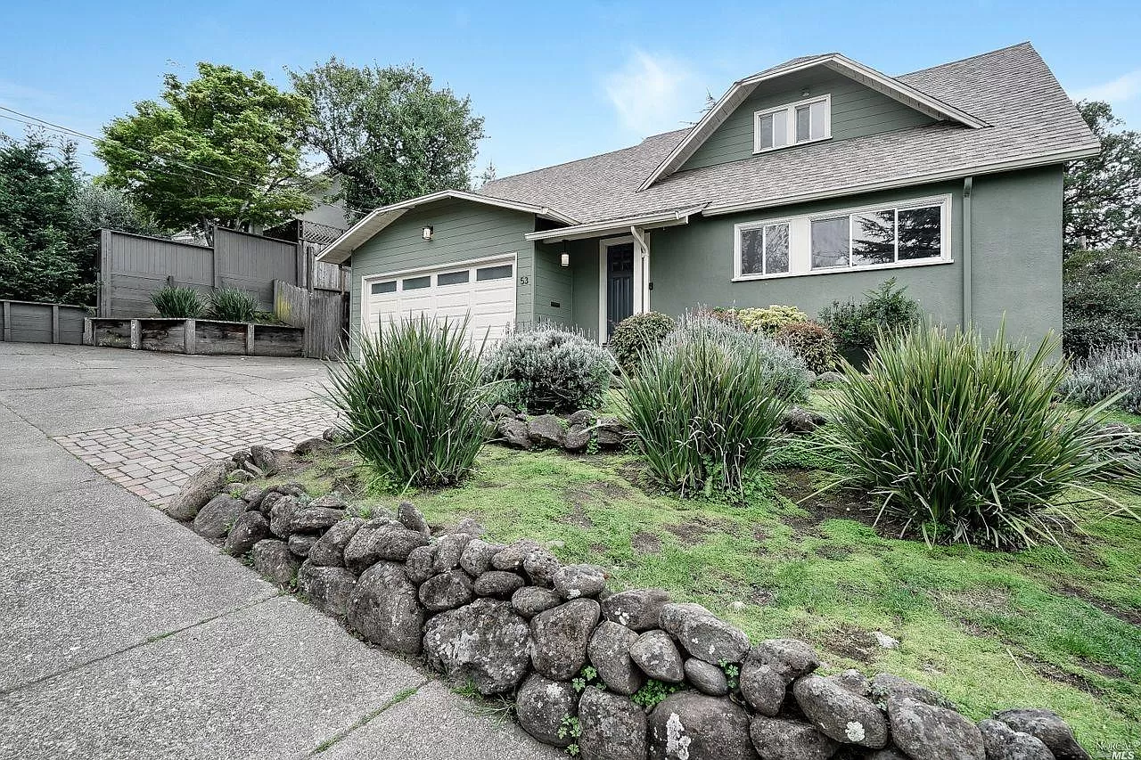 53  Granada Dr