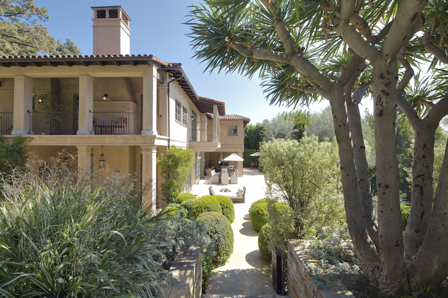 1251 Lago Vista Drive