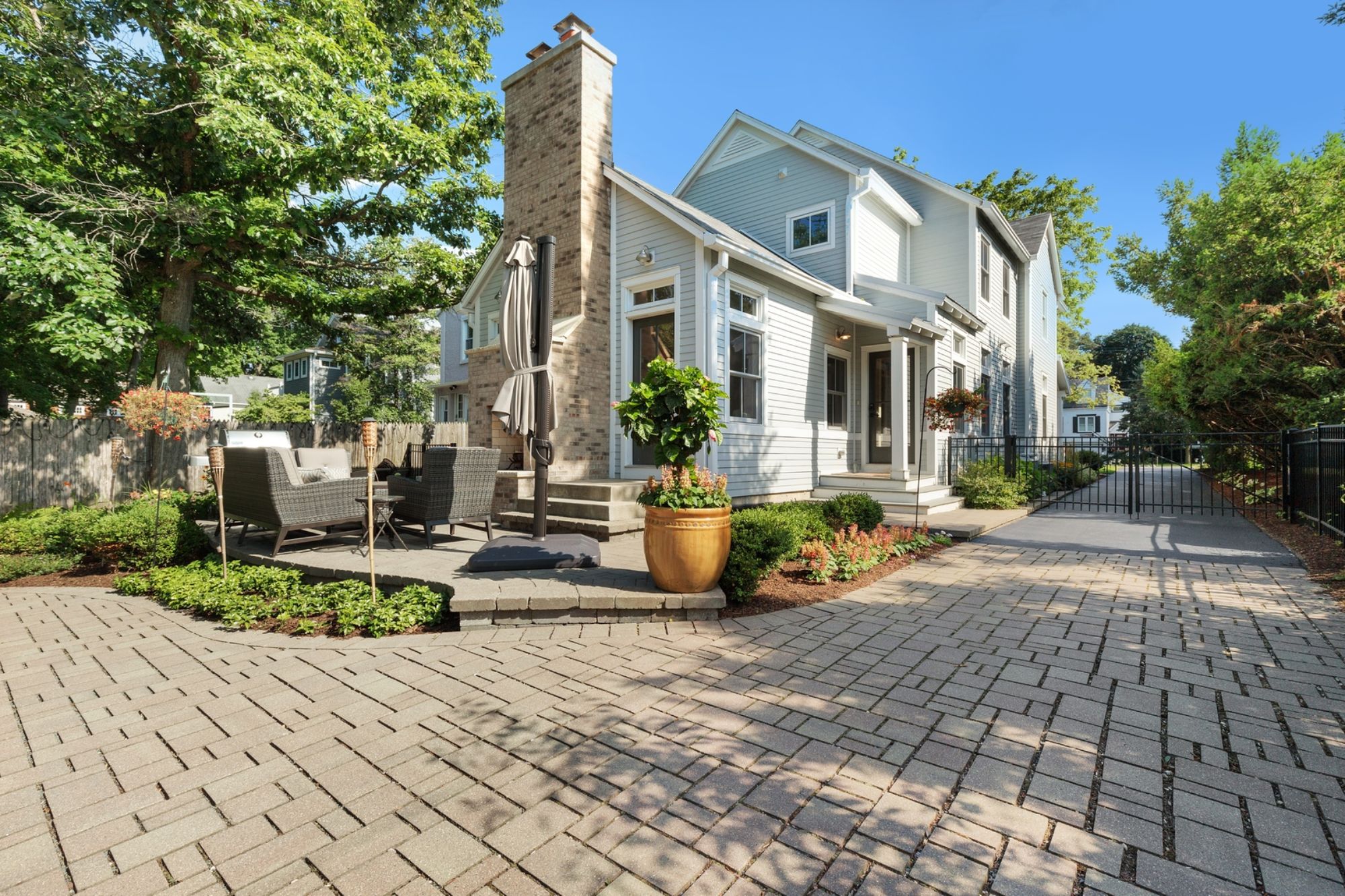 348  Scott Street
