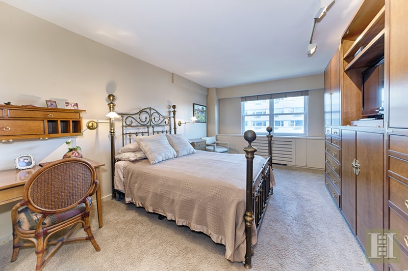 101 W 12th Street 14R
