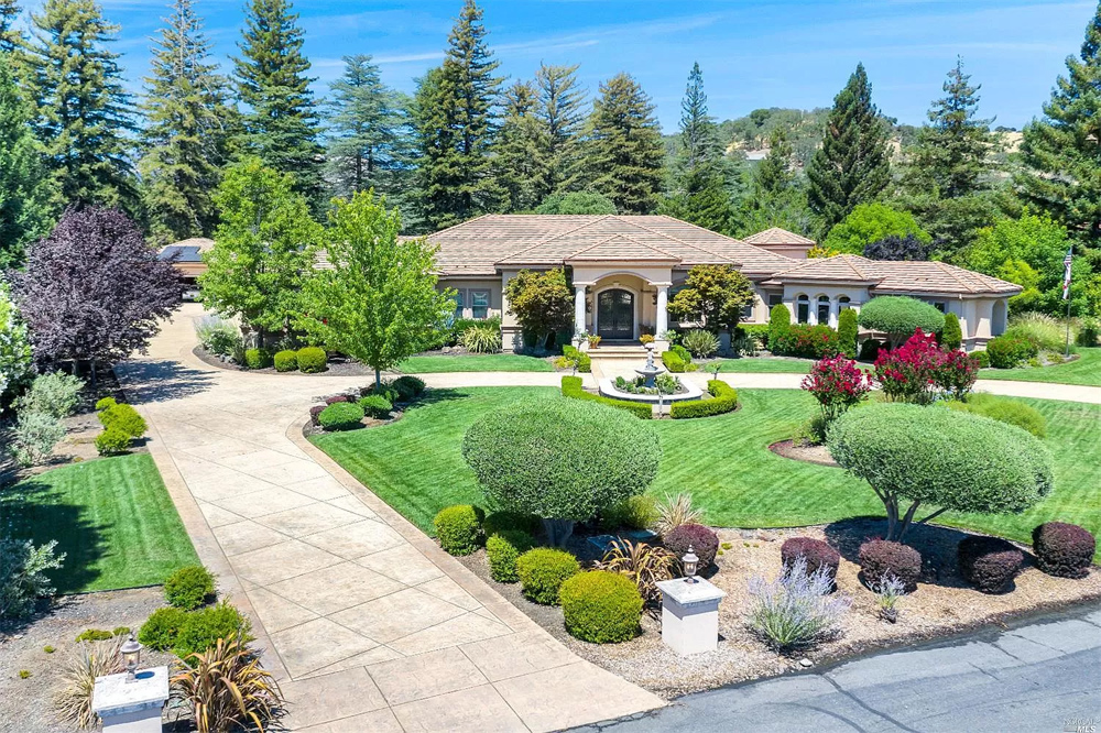 4279 Valley Ln