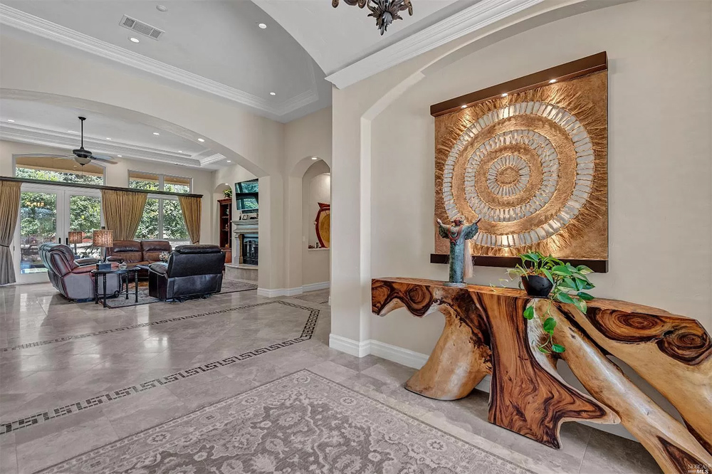 4279 Valley Ln
