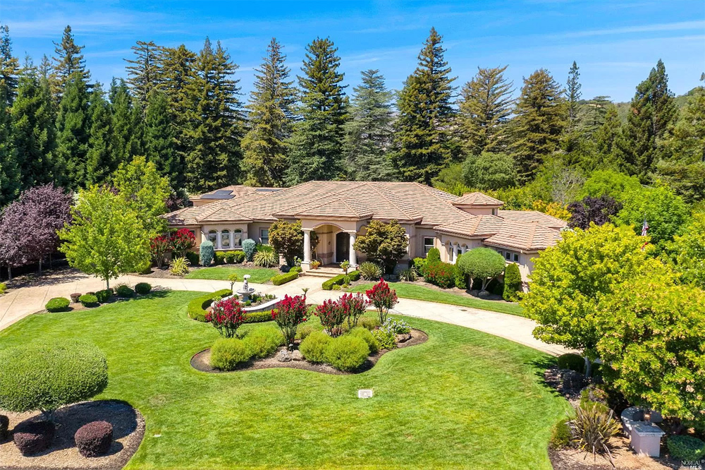 4279 Valley Ln