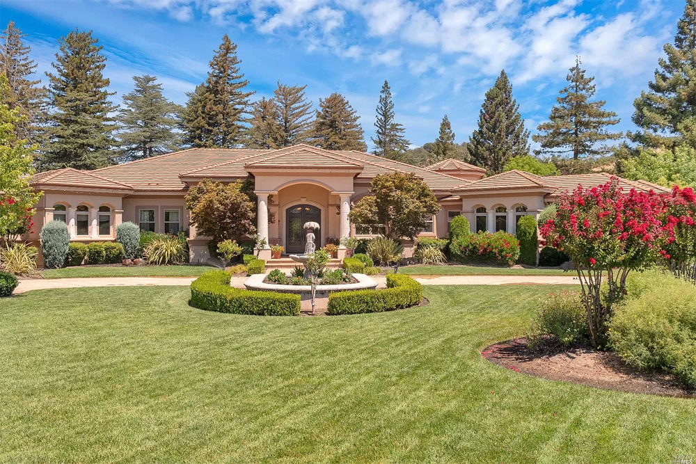 4279 Valley Ln