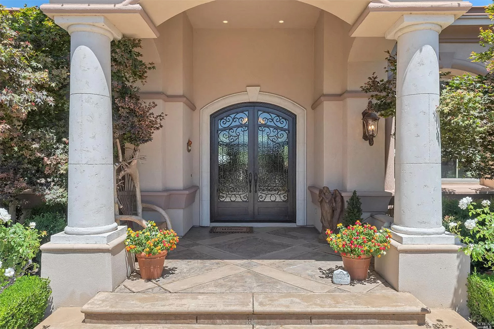 4279 Valley Ln