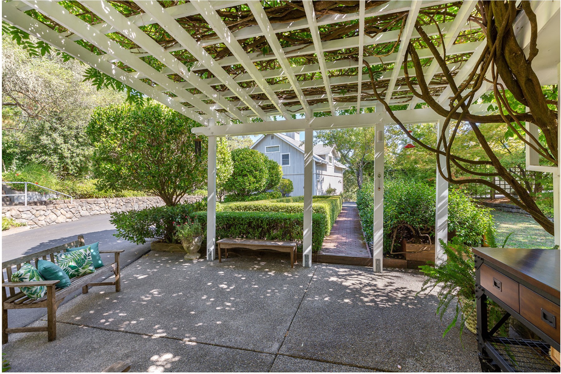 16276 Healdsburg Ave.