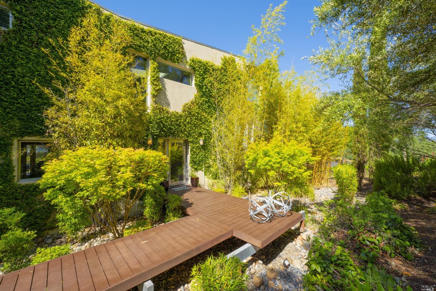 4982 West Soda Rock