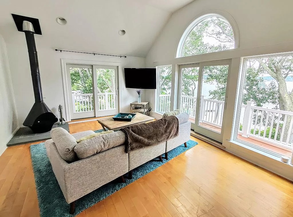 11 Bay View Drive