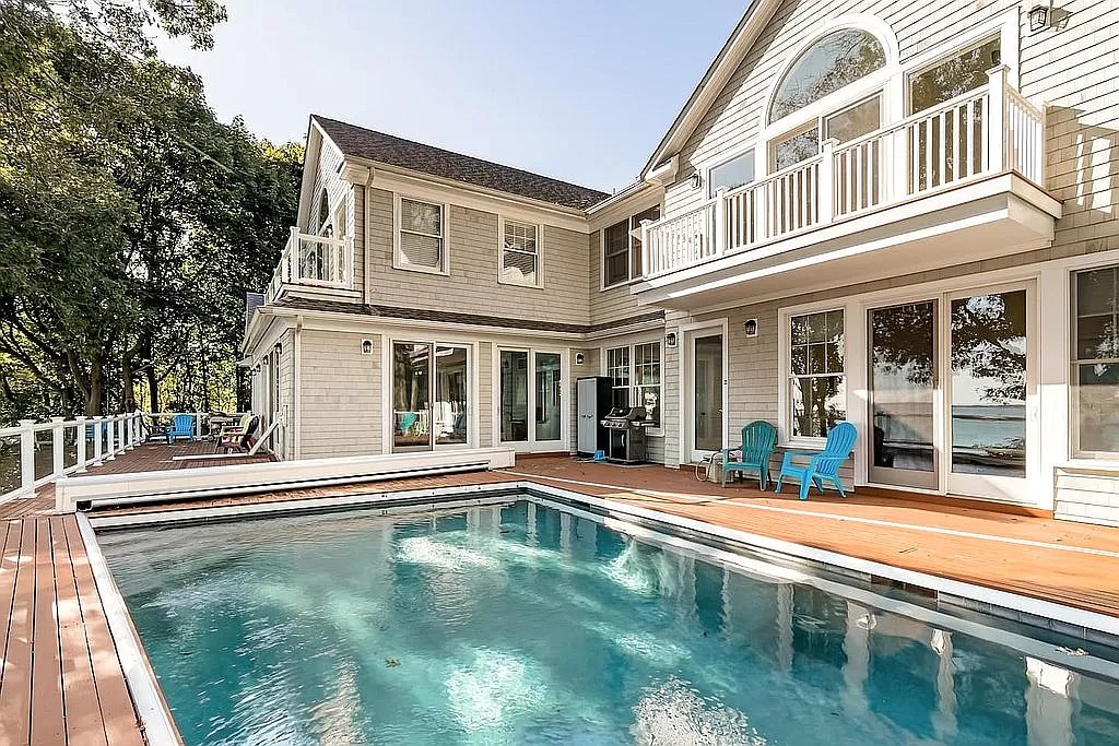 11 Bay View Drive